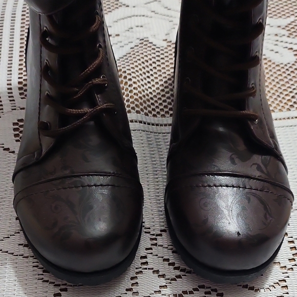 Stylish Brown Women's Boots NWOT - Picture 8 of 10